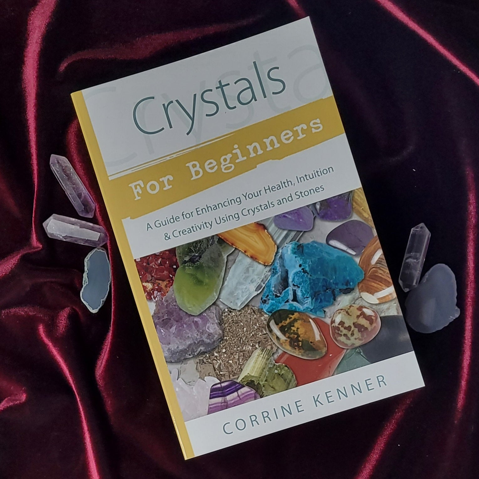 365 Days of Crystal Magic: Simple Practices with Gemstones & Minerals  (Paperback)