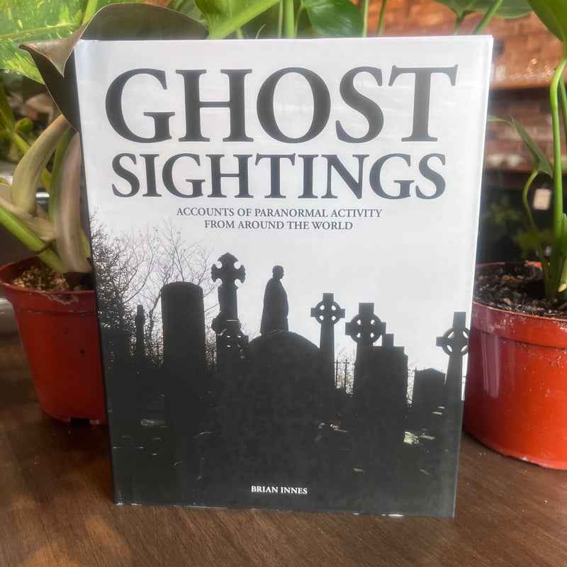 Ghost Sightings: Accounts of Paranormal Activity from Around the World by Brian Innes